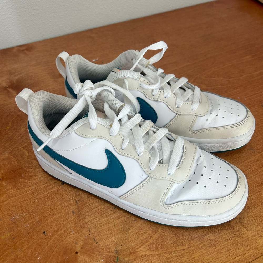 Boys Nike tennis shoe